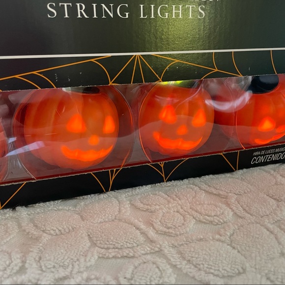 Halloween Lightshow Projection Pumpkin Musical LED Lights Singing Jack O’lantern - Picture 4 of 10